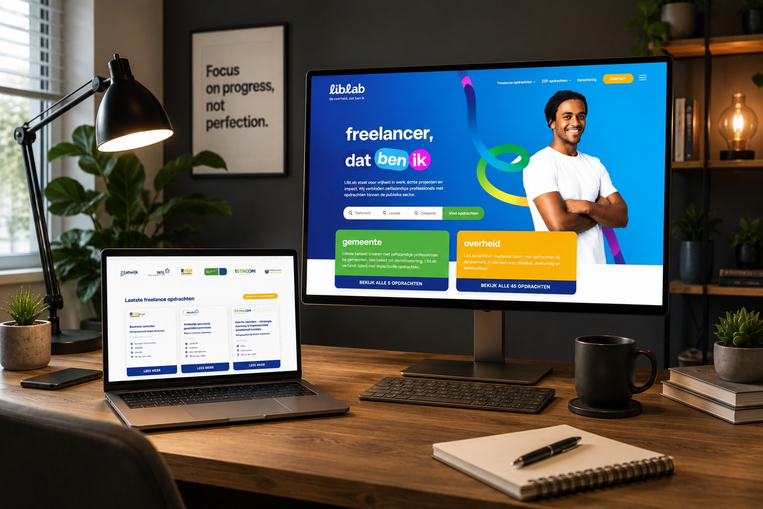 De homepage van liblab.nl op desktop, met de laatste freelance opdrachten op laptop