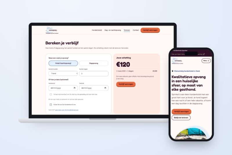 De prijscalculator van Sprinkel op een laptop en de pagina van het hondenhotel op een telefoon